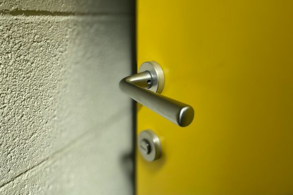 Un choix varié de poignées de porte en inox pour sublimer votre intérieur